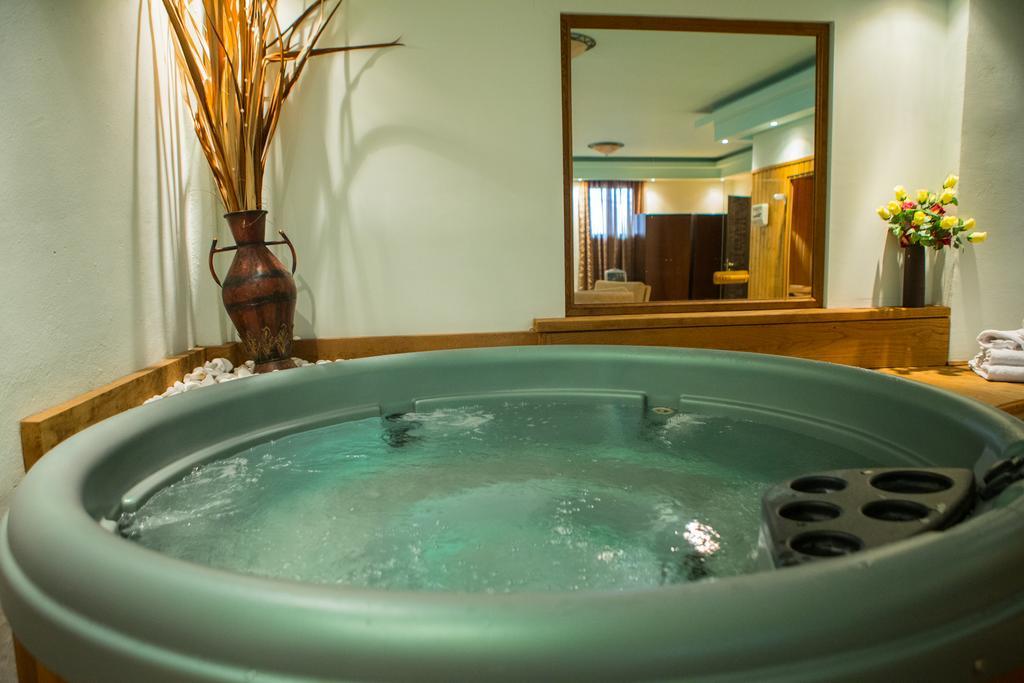 Nostos Hotel Káto Loutrákion Zewnętrze zdjęcie